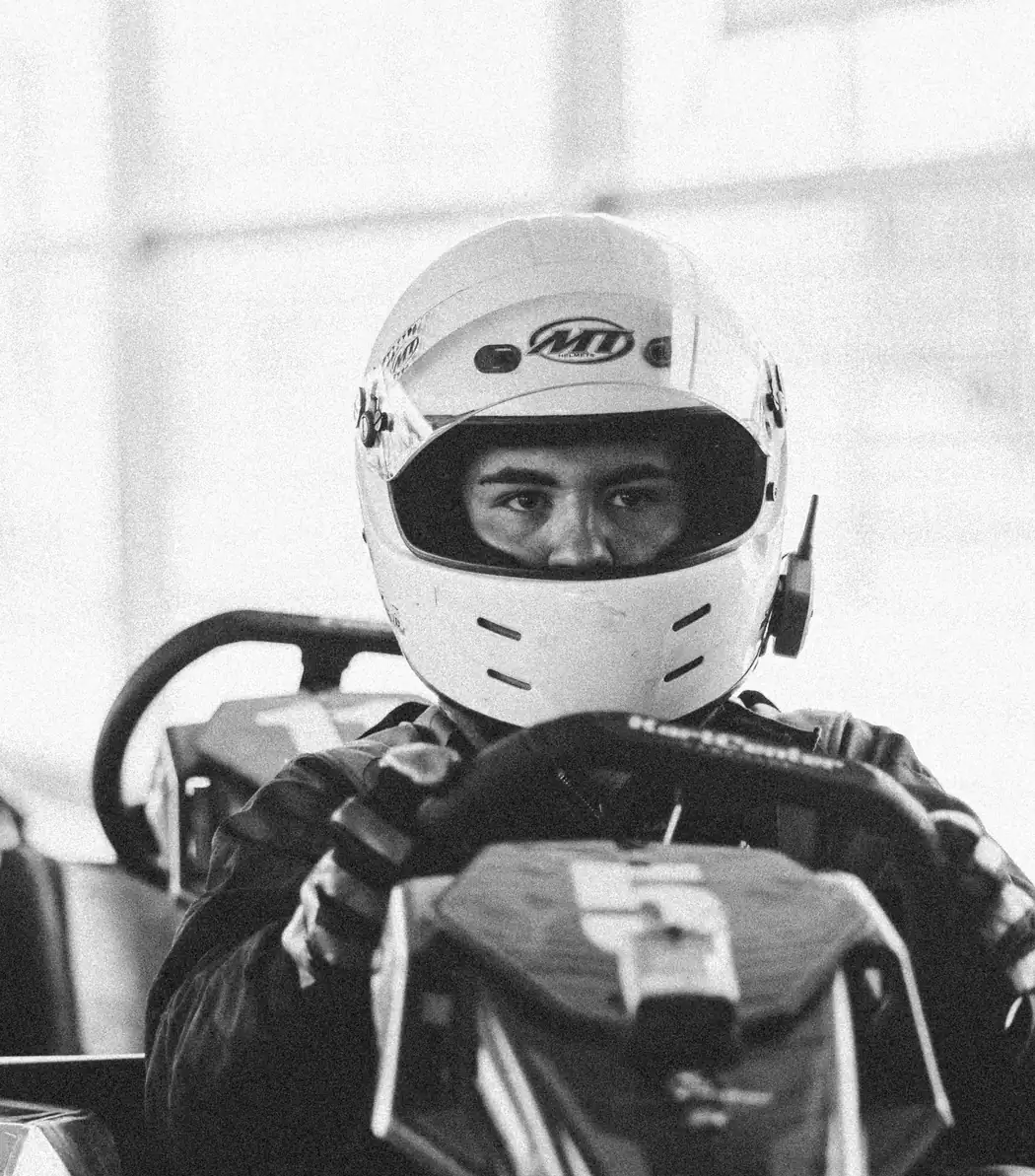 Kart de alquiler en plena curva